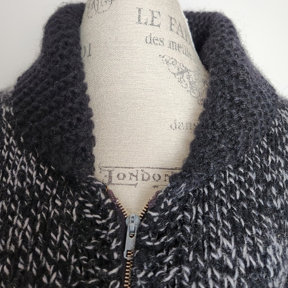 Bird Tulip Zipup Cowichan Cardigan - Picture 6 of 11